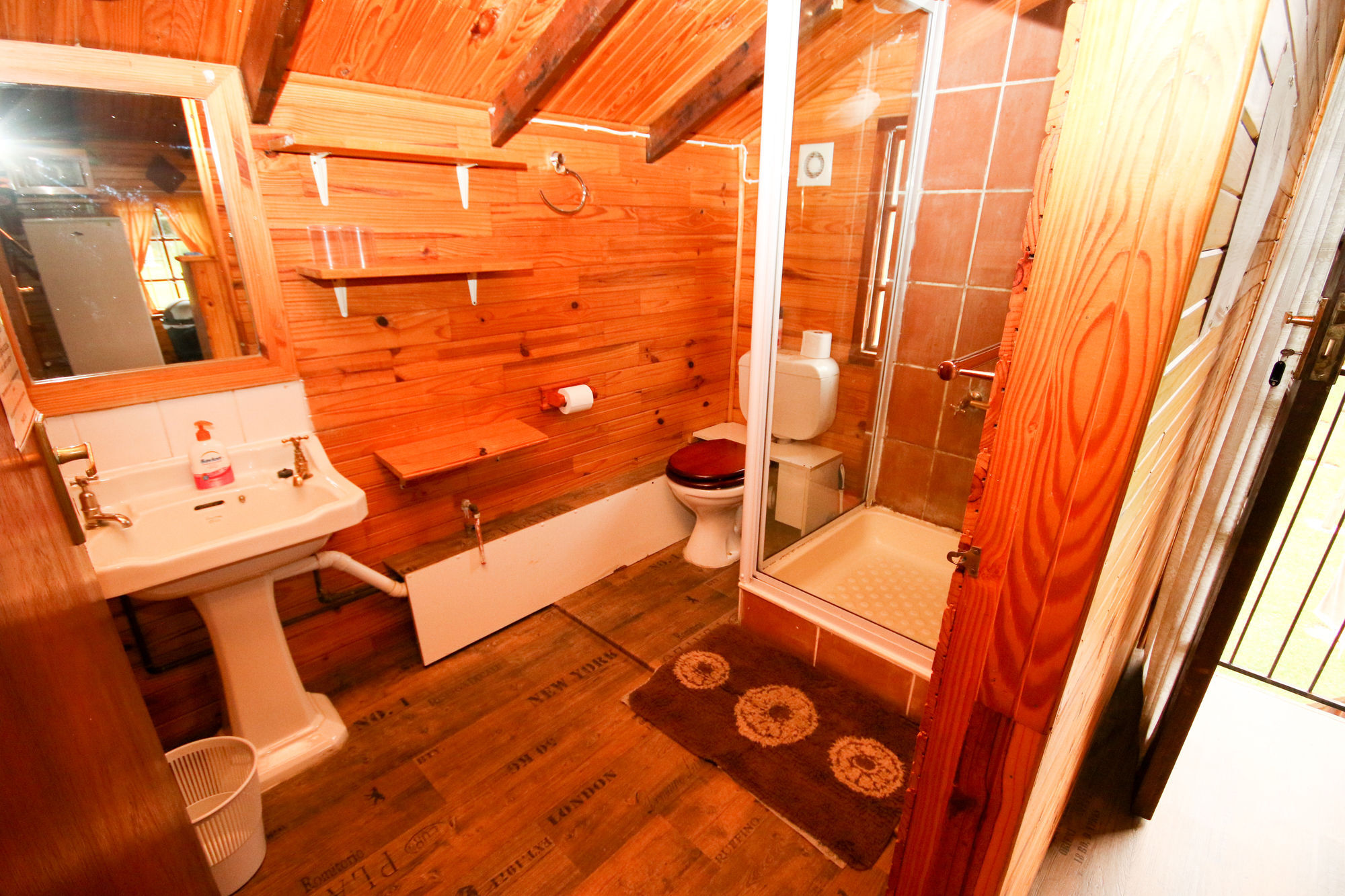 The Village Lodge Стормсривер Экстерьер фото