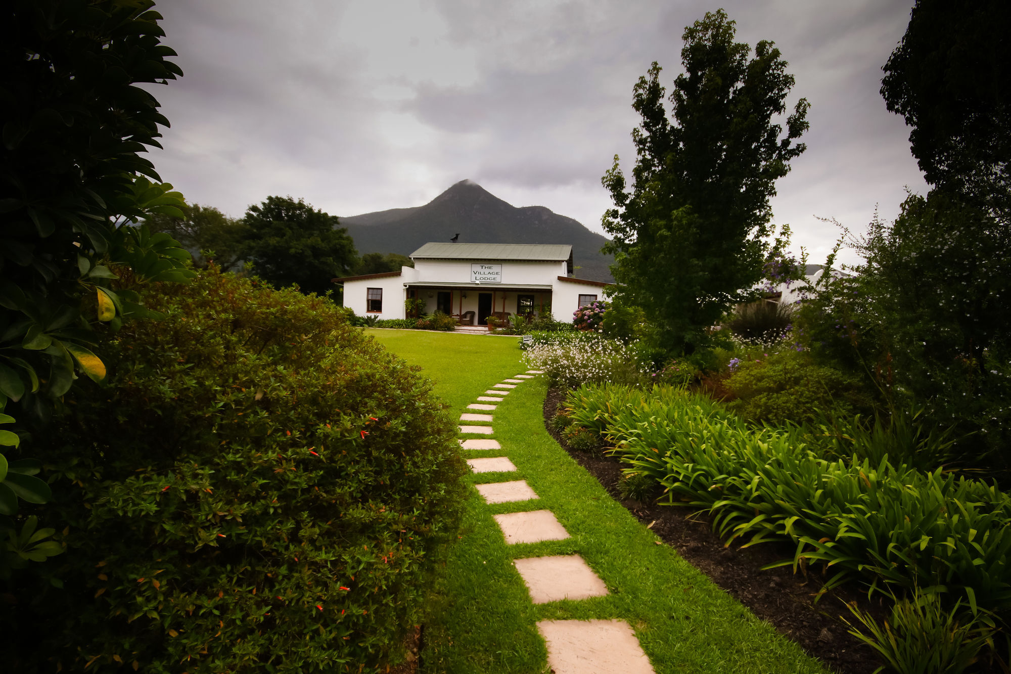 The Village Lodge Стормсривер Экстерьер фото