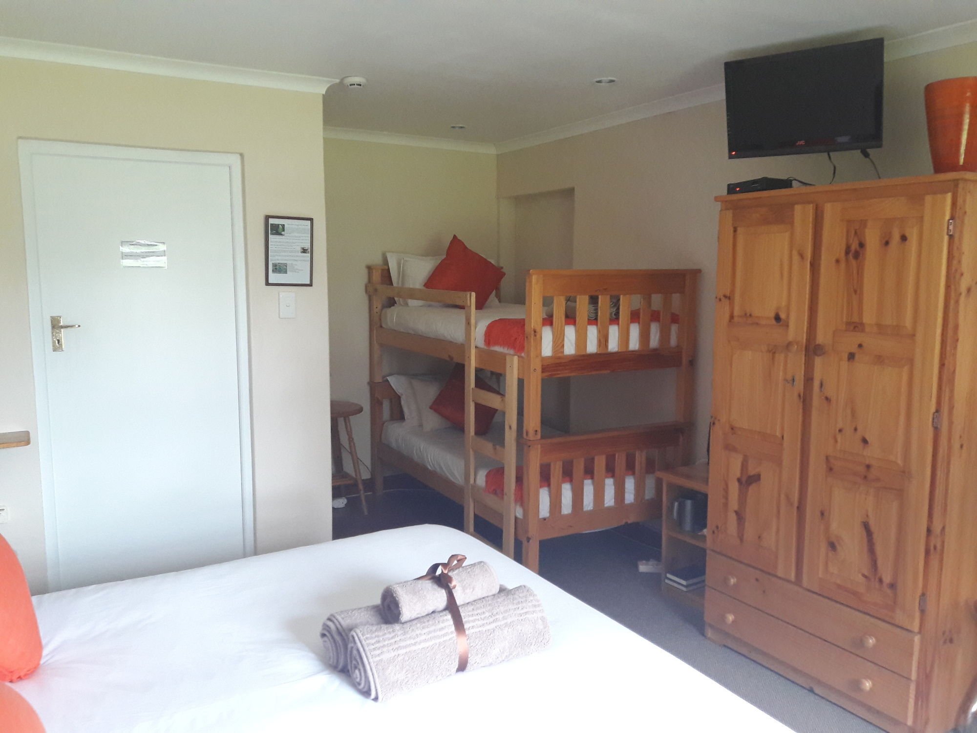 The Village Lodge Стормсривер Экстерьер фото
