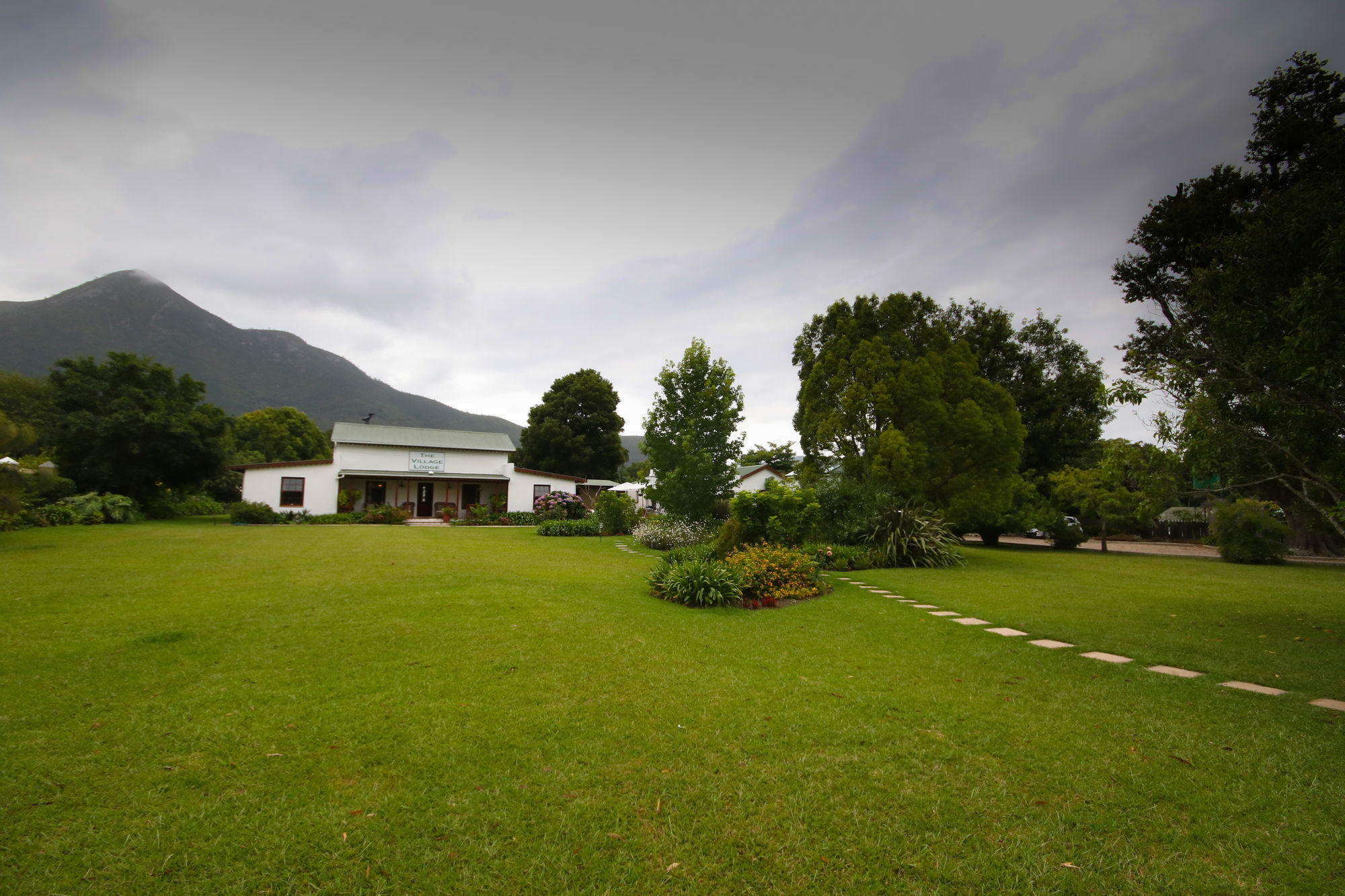 The Village Lodge Стормсривер Экстерьер фото